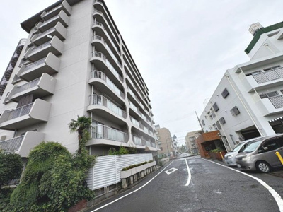 【外観】 | シャルム湯里 | システムキッチン新調します♪家族を身近に感じる対面式キッチンです！家族と会話しながら楽しくお料理できますね♪
