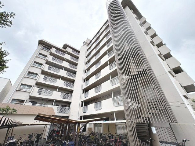 シャルム湯里の外観|【洗面化粧台新調】身だしなみを整えるのに重宝するシャワー付きの洗面台です♪洗面台に収納もあるため、整頓しやすいですね！