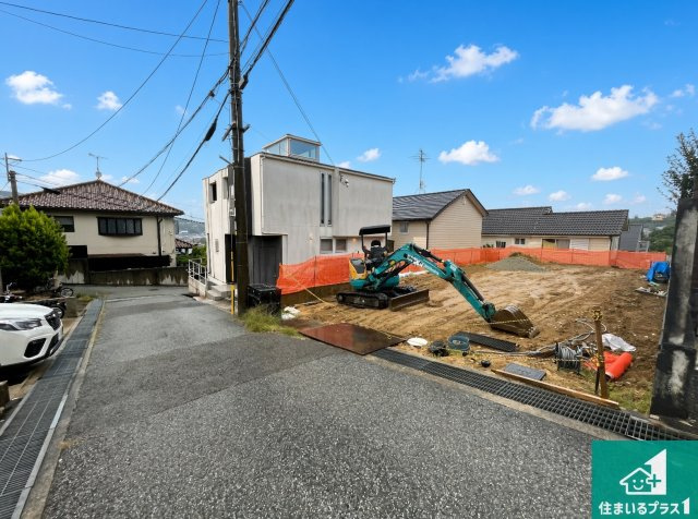 宝塚市長寿ガ丘　第2期　新築一戸建ての前面道路含む現地写真|周辺は落ち着いた街並みの住宅地！子育てがしやすい住環境です！まだ未完成ですが、現地でしかわからない事もございます。是非一度ご覧ください。