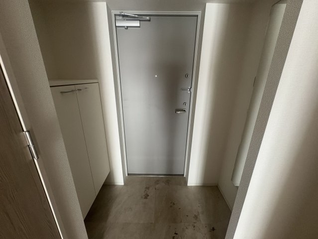 アルティザ江坂の玄関