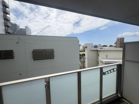 アルティザ江坂の外観