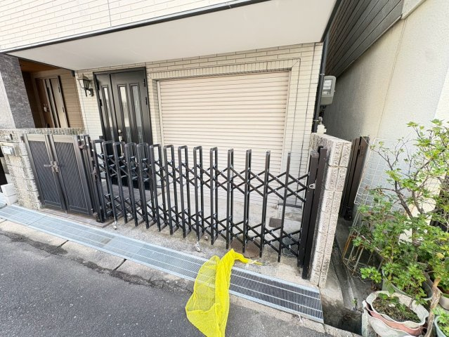 尼崎市上ノ島町１丁目戸建てのエントランス