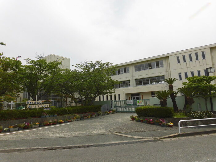 D-roomあけぼの|福間市立神興東小学校 343ｍ