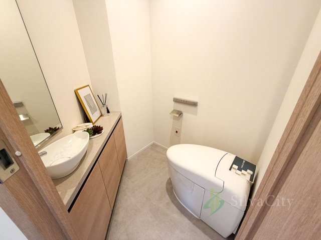 パークコート北青山のトイレ|トイレ
清潔感のあるすっきりとしたトイレ空間。毎日使う場所だからこそ、落ち着いて過ごせる空間です。