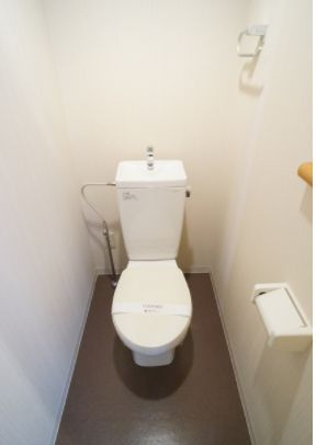 PREVERのトイレ|落ち着いた色調のトイレです