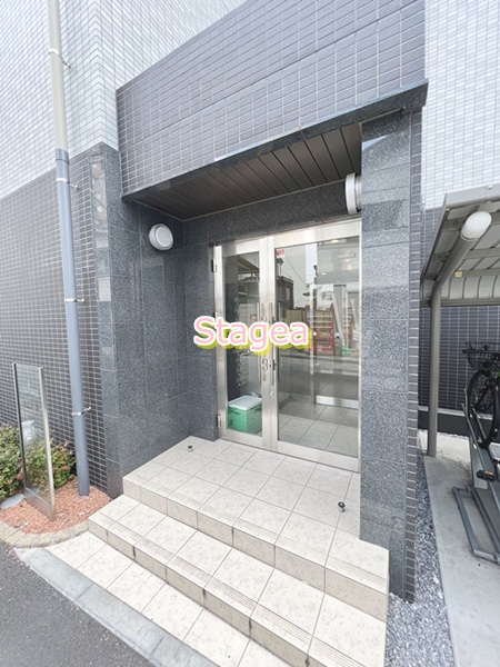 フィオーレ静 吉敷町のエントランス