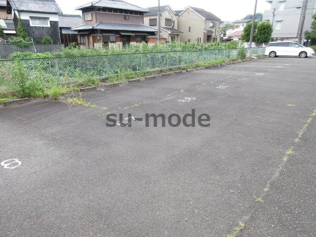 ヴィラクレージュの駐車場