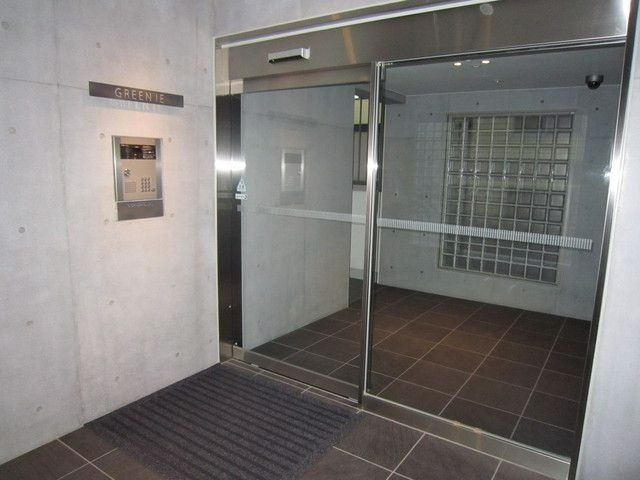 グリーニエ西新宿のエントランス
