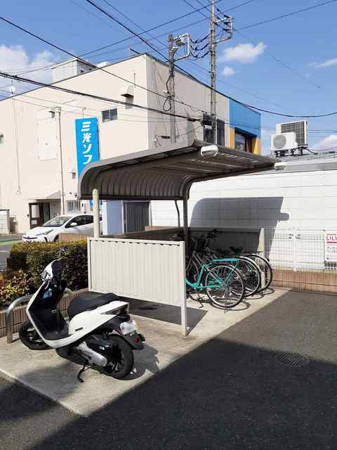 アヴァンセのその他共用部分|屋根付き駐輪場です。