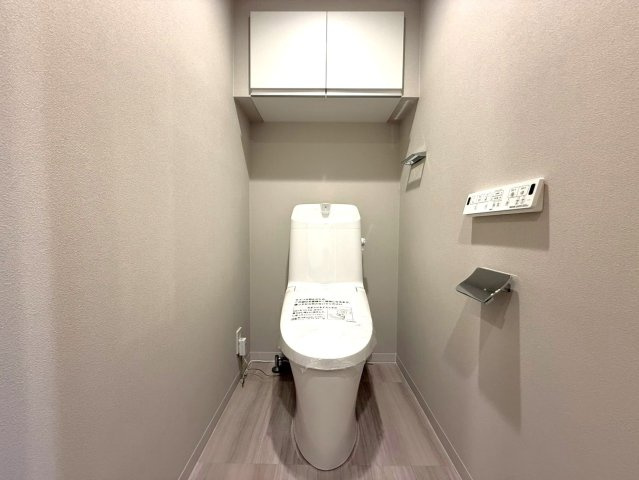 レクセルマンション小岩の独立洗面台|【施工例】家族の暮らしに寄り添う、収納力と使いやすさを兼ね備えた３面鏡洗面化粧台。
