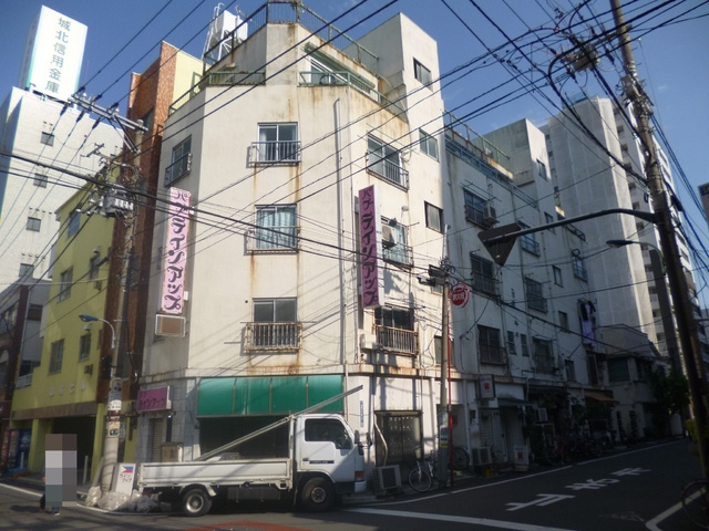 メゾン王子Ⅱの外観|角地に立地していて開放的です