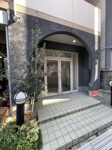 メゾン大和田のエントランス