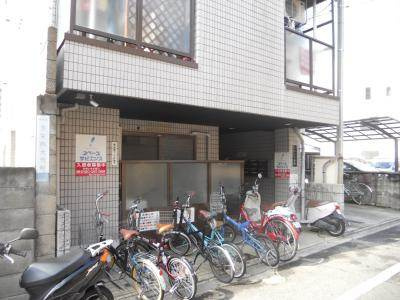 サンシャイン西院のエントランス