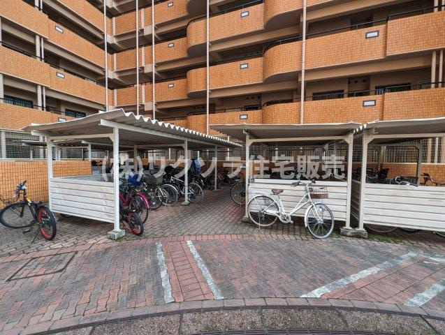 ふぁみーゆ寝屋川セントラルパークB棟の駐輪場|駐輪場
■物件内覧・資金計画相談・住宅ローン相談、リフォーム相談、お問合せ受付中■
※当日・翌日のご内覧、ご相談はお電話でのお問合せがスムーズです！
