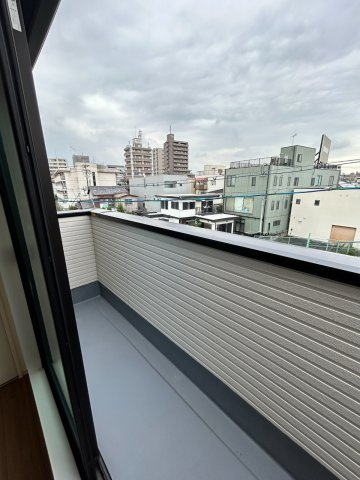 昭和区長戸町1期のバルコニー|3階バルコニー：洋室の東側にバルコニーが備えられていてプランべート感充実。眺めも良く外の空気を感じながらくつろげる、毎日使いたくなるバルコニー♪