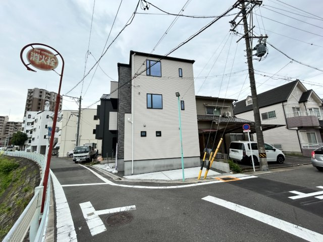 昭和区長戸町1期の前面道路含む現地写真|外観：前面道路含む現地写真。北東側道路北西から撮影