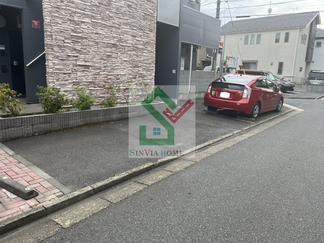レクレドールの駐車場