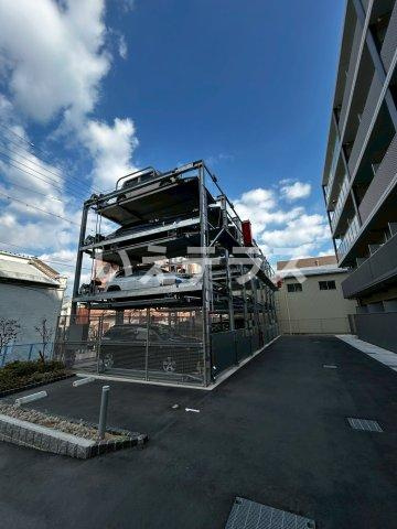 アドバンス神戸マーレの駐車場