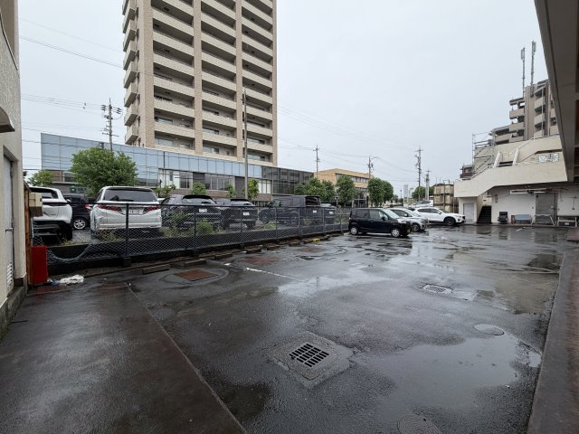 今之浦マンションの駐車場