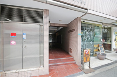 【エントランス】 | 大国町青山ビル別館 | 落ち着いたエントランスです