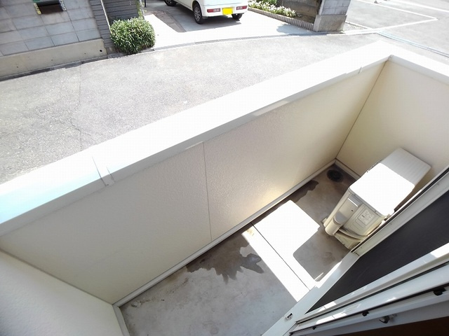北九州市八幡西区茶屋の原３丁目のアパートのバルコニー