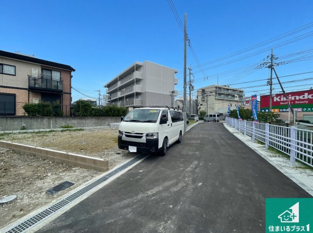 豊中市上野東　第1期　新築一戸建ての前面道路含む現地写真|周辺は落ち着いた街並みの住宅地！子育てがしやすい住環境です！まだ未完成ですが、現地でしかわからない事もございます。是非一度ご覧ください。