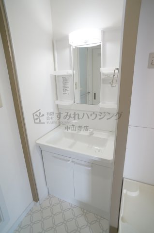 サンハイツ宝塚五月台B棟の洗面所