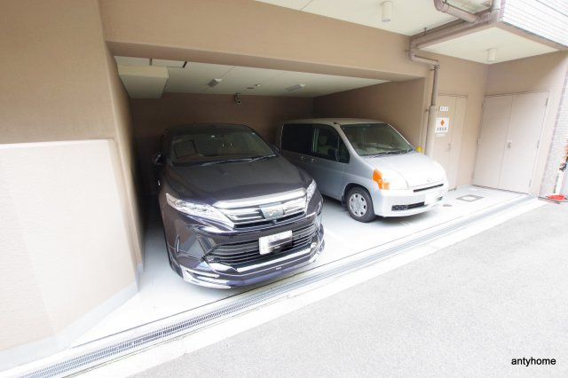 エスライズ中之島WEST　仲介手数料無料の駐車場