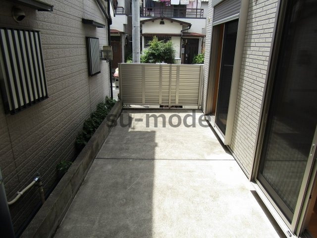 今城町タウンハウスⅡのバルコニー