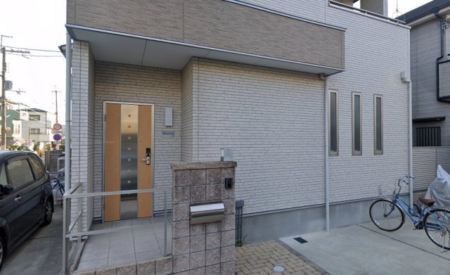 今城町タウンハウスⅡのエントランス