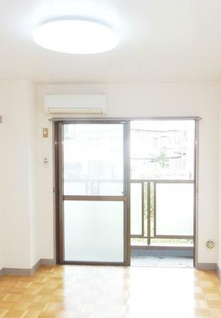 川崎市多摩区西生田２丁目の賃貸マンションの居間・リビング