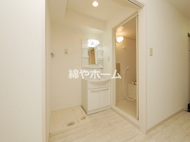 シェモア桜川の洗面所|明るい洗面所です