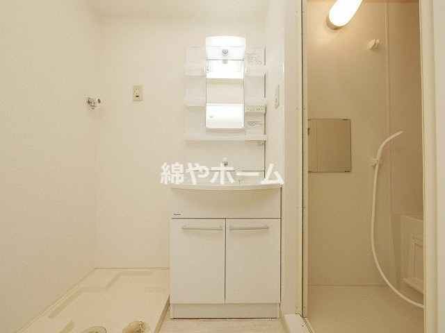 シェモア桜川の独立洗面台|独立洗面台、小物を置くことができて便利です