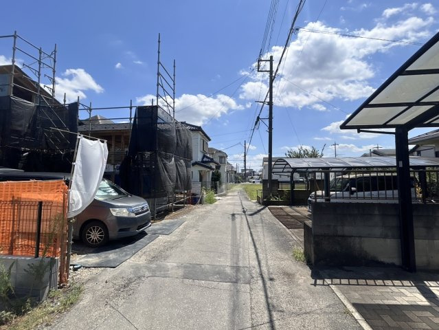 BLOOMING GARDEN　深谷市西島の前面道路含む現地写真