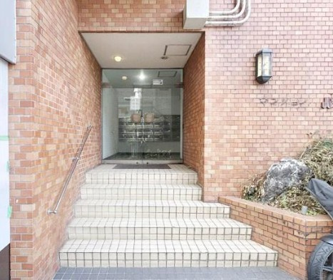 マンションパーク宮仲のエントランス