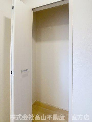 直方市大字感田のアパートの収納