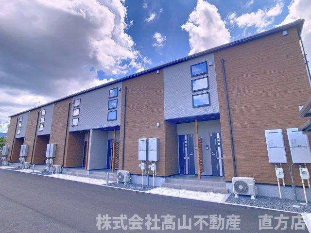 直方市大字感田のアパートの外観