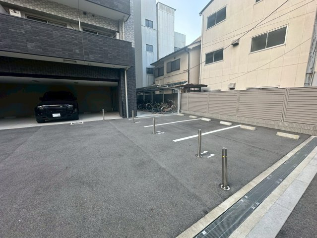 エスリードレジデンス大阪福島イーストの駐車場