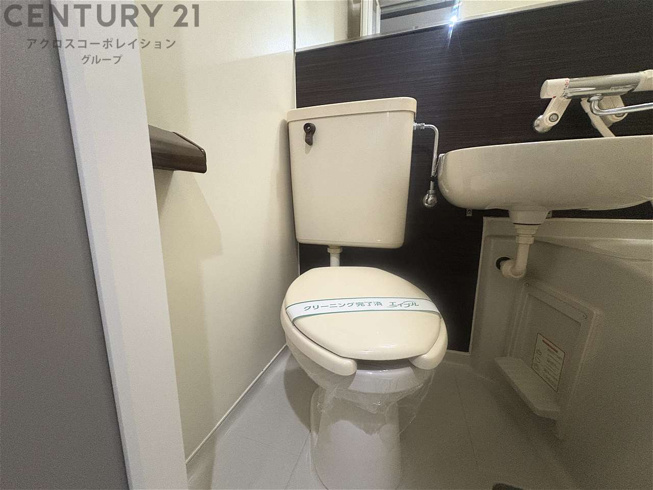 浴室内にトイレがあります☆