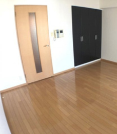 プレッツァ西宮の居間