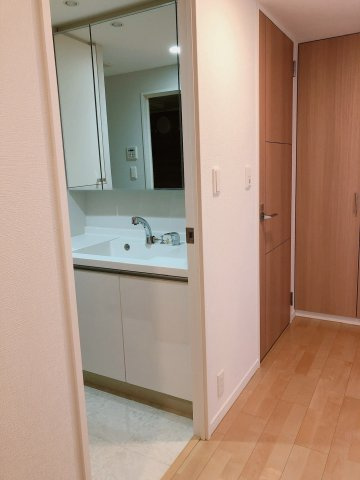 メガシティタワーザイーストの独立洗面台