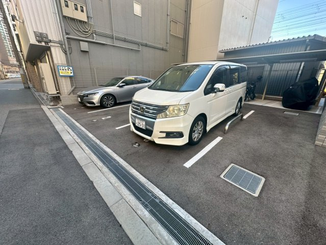 エスリードレジデンス大阪福島フロントの駐車場