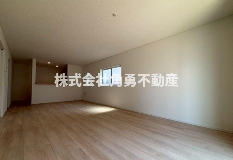 秦野市ひばりヶ丘第2　新築一戸建て　4号棟の内観：施工例|《施工例》リビング