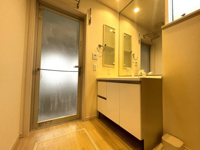 中古／ふじみ野市上野台２丁目の独立洗面台|ゆとりの洗面スペースで朝の身支度もスムーズに