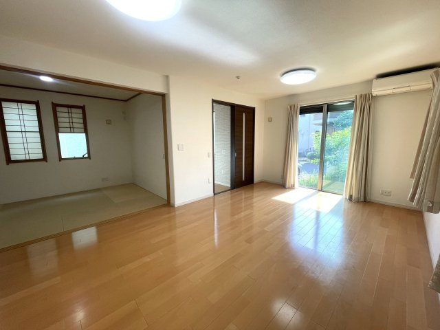 中古／ふじみ野市上野台２丁目の居間・リビング|優しいぬくもりに包まれる床暖房付