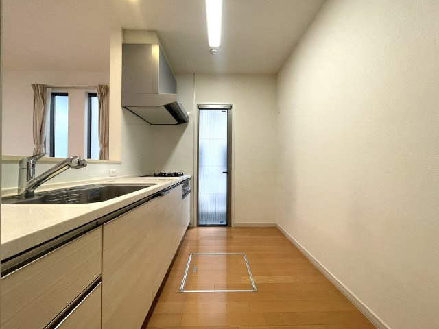 中古／ふじみ野市上野台２丁目のキッチン|白で統一された清潔感のあるキッチン