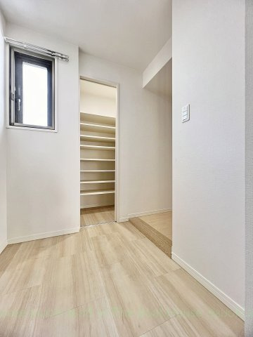 プリフェラブル栄の玄関