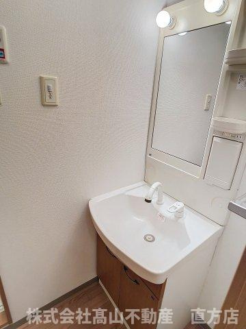 宮若市本城のアパートの洗面所