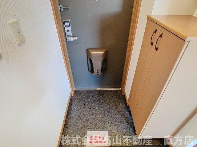 宮若市本城のアパートの玄関