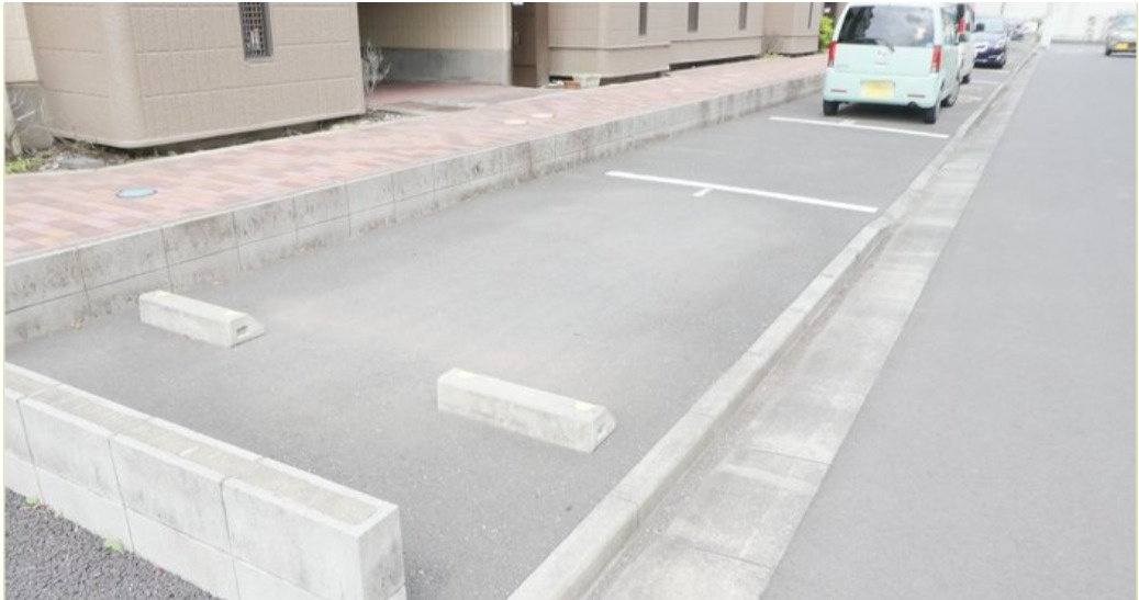 サンパーク816の駐車場